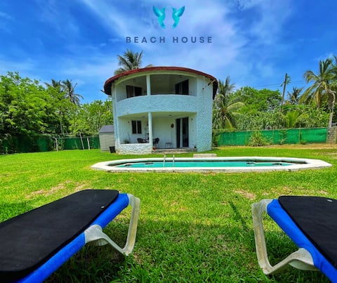 Beautiful Beach House with Private Pool in Tuxpam