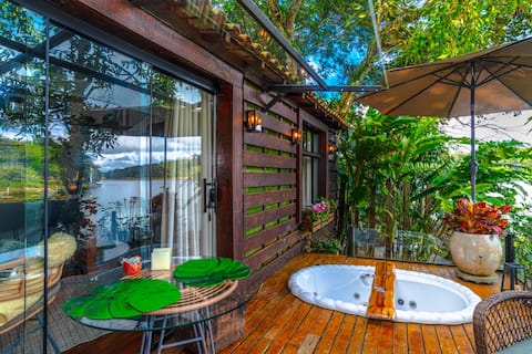 Romantic Chalet with Hot Tub, Perfect for a Couple