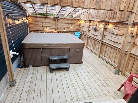 4Bdrm with HOT TUB