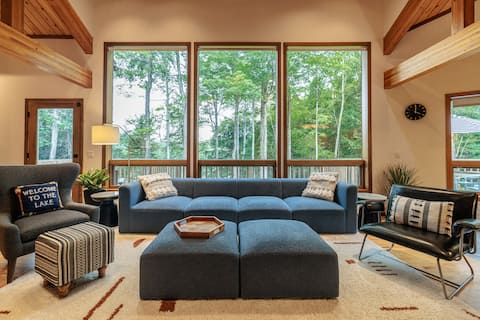 Berkshires Lakefront Stylish Retreat w/Gameroom
