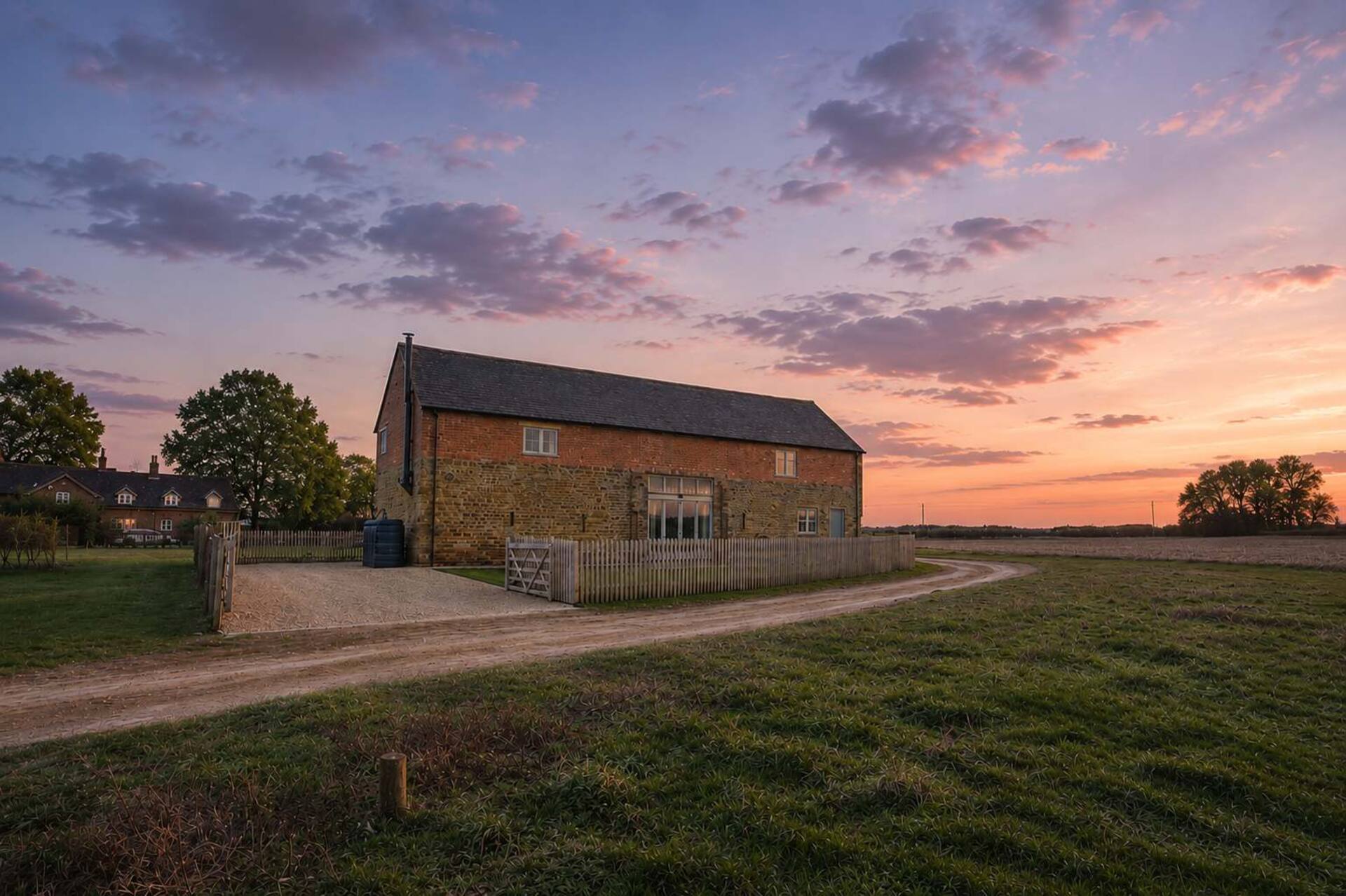 Sophie's Barn - Hot Tub Packages Available