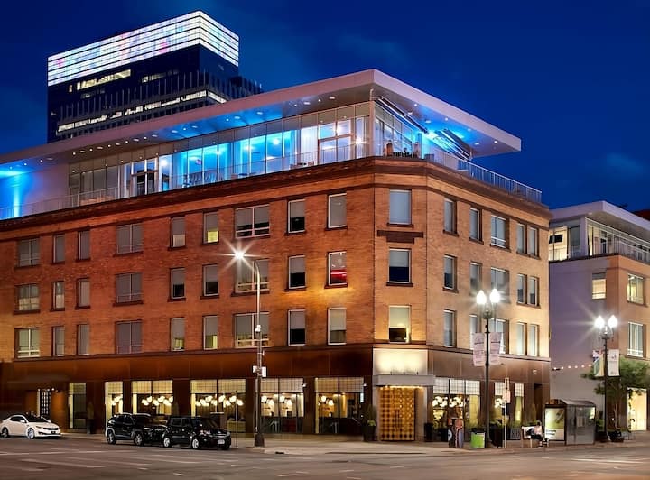 Comfort And Convenience! 3 Convenient Units - Minneapolis, MN