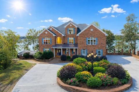 Lake Gaston Executive Mansion! Sleeps 40. W/Pool