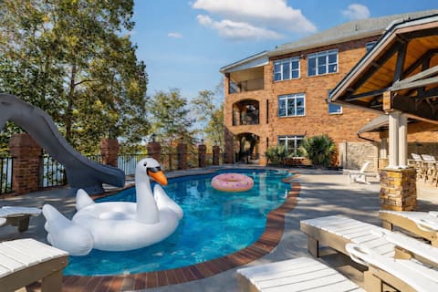 Lake Gaston Executive Mansion! Sleeps 40. W/Pool