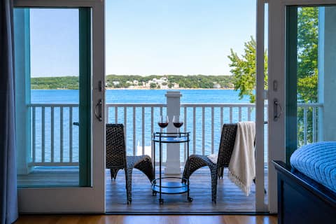 Lakefront | Private Beach | Fire Pit | Family Fun!