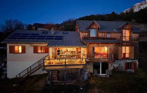 The entire cottage (cottage and apartment)