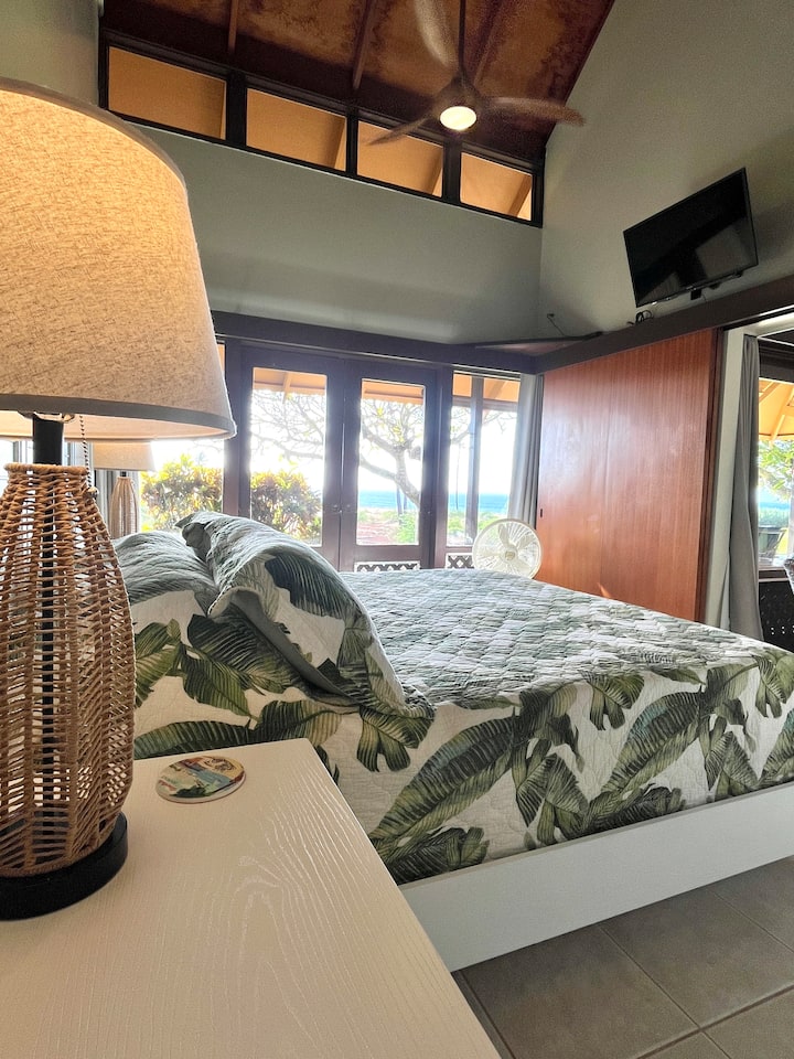 Cama tamaño king muy cómoda con vistas 