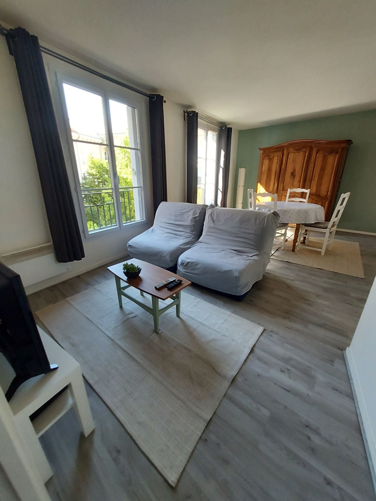 Obývacia izba s 2 kabrioletmi BZ na 2 lôžka