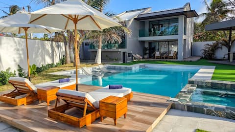 Luxury oceanfront house with Jacuzzi and pool