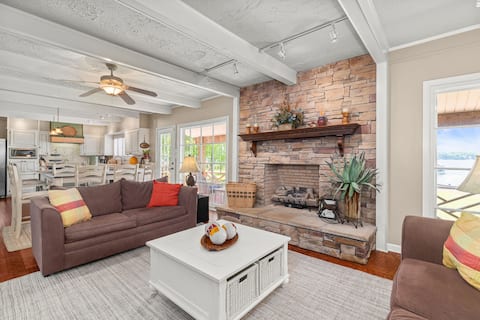 Popular Airbnb listing: Clean, Spacious, Lakside w Boatlift and Eagles! in Florence / Muscle Shoals