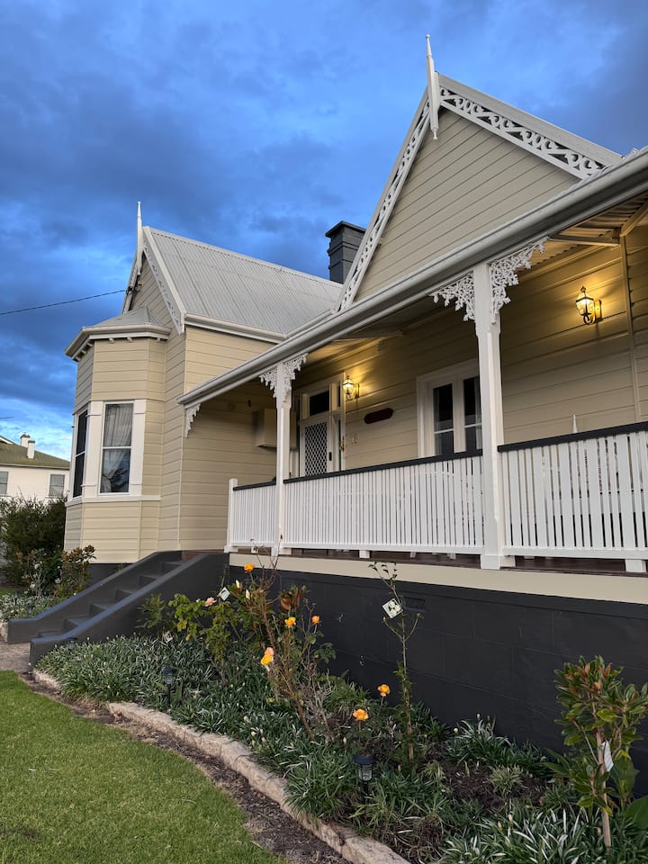 Heritage Home In The Heart Of Tenterfield - Tenterfield
