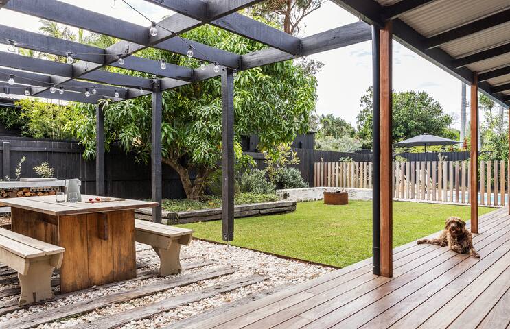 Californian Bungalow with Pool gallery image 2