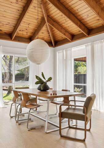 Californian Bungalow with Pool gallery image 4