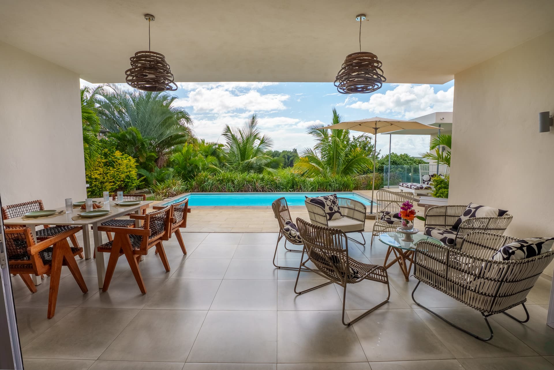 ELOMY VILLA