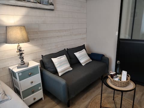 Top performing Airbnb: La Cabane 50 meters from the port in Port En Bessin Huppain