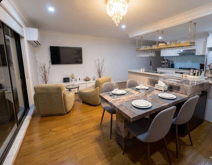 Modern | Queen Bed + Ac + Desk | 5m Stn | Parking - Auburn