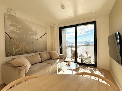 New central apartment with sea view