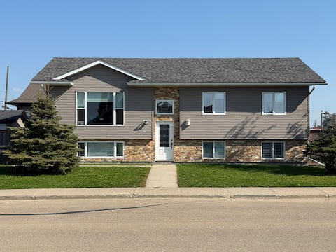 Slavelake Guesthouse 2 (basement suite/3 bedrooms)