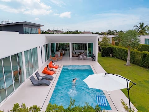 4BR 4Bath| 14 guests | Dog-friendly | Private pool