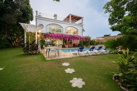 Beachfront | Rooftop | Amazing Villa in PuntaChame