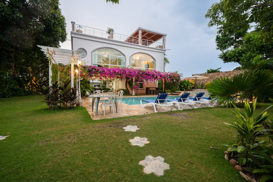 Top-earning Airbnb listing in Punta Chame, 5 bedrooms