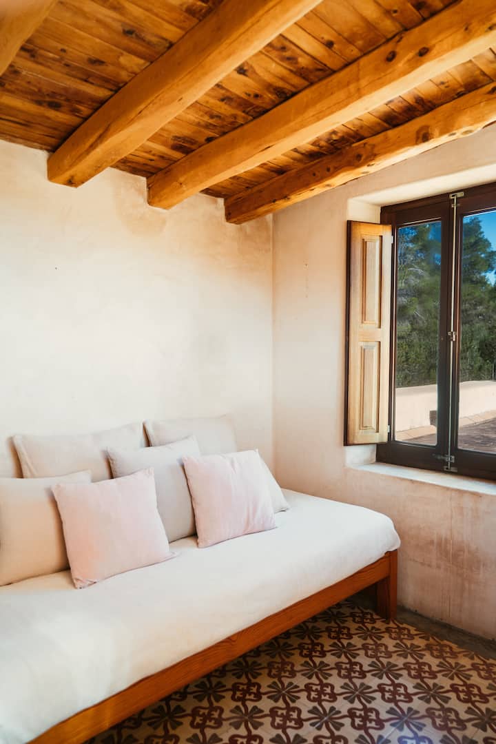 ห้องนอนชั้นบน; การจัดวางเตียงเดี่ยวหรือเตียงคู่ อพาร์ทเมนท์ตะวันออก