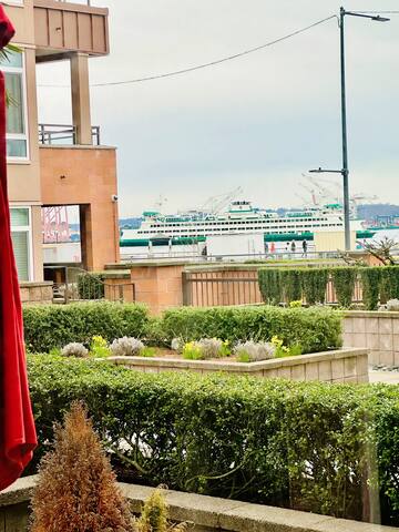 Seattle Waterfront Retreat gallery image 4