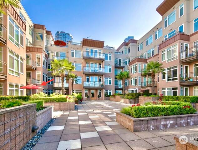 Seattle Waterfront Retreat gallery image 3