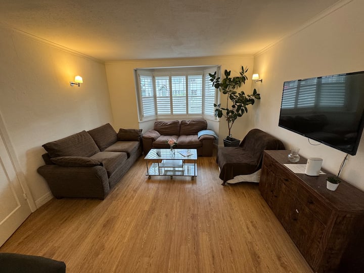 3-bed House In Cheam, London | Garden & Parking - Epsom