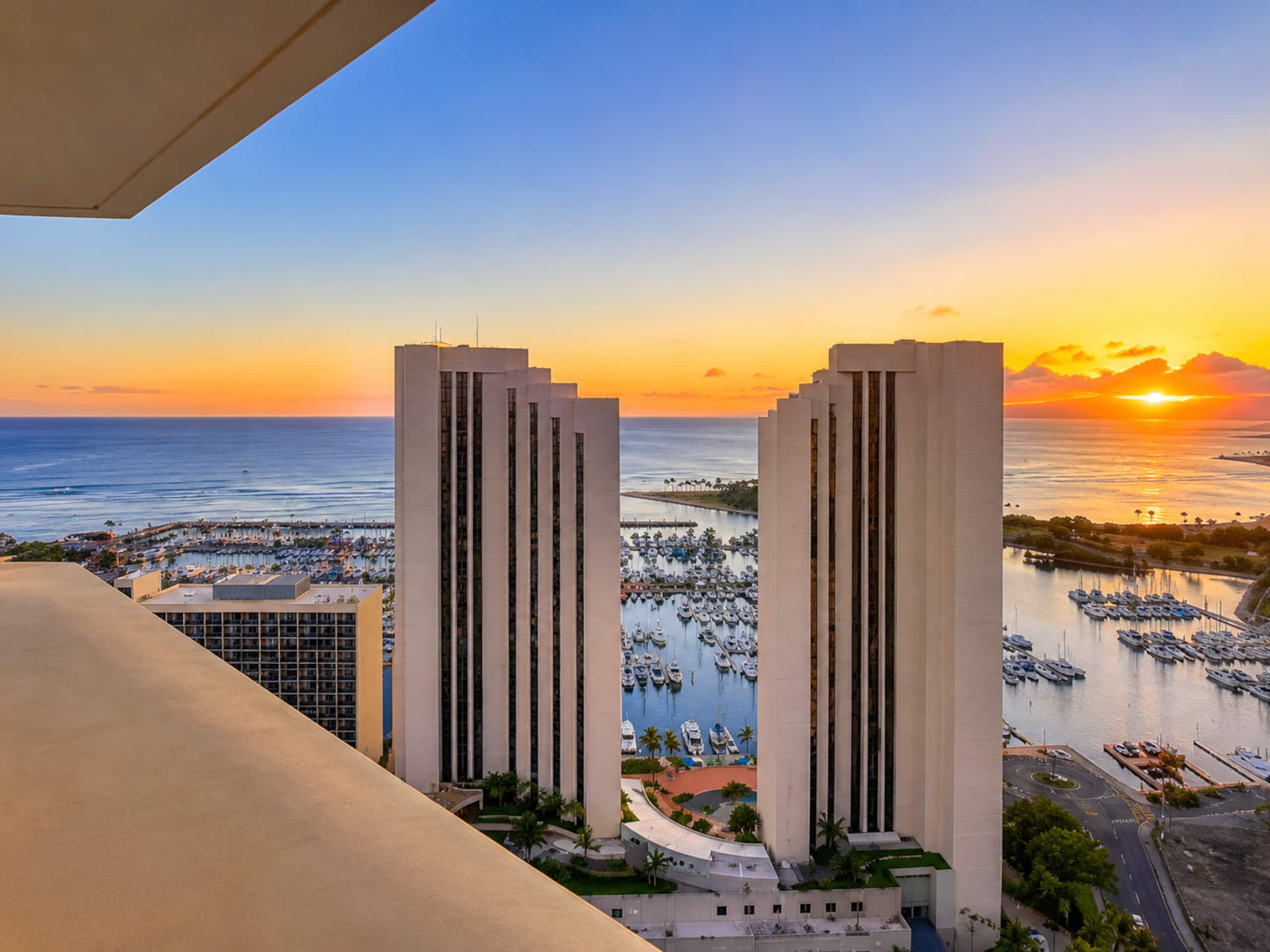 Condo in Honolulu · ★4.87 · 1 bedroom · 2 beds · 1 private bath - Image 10