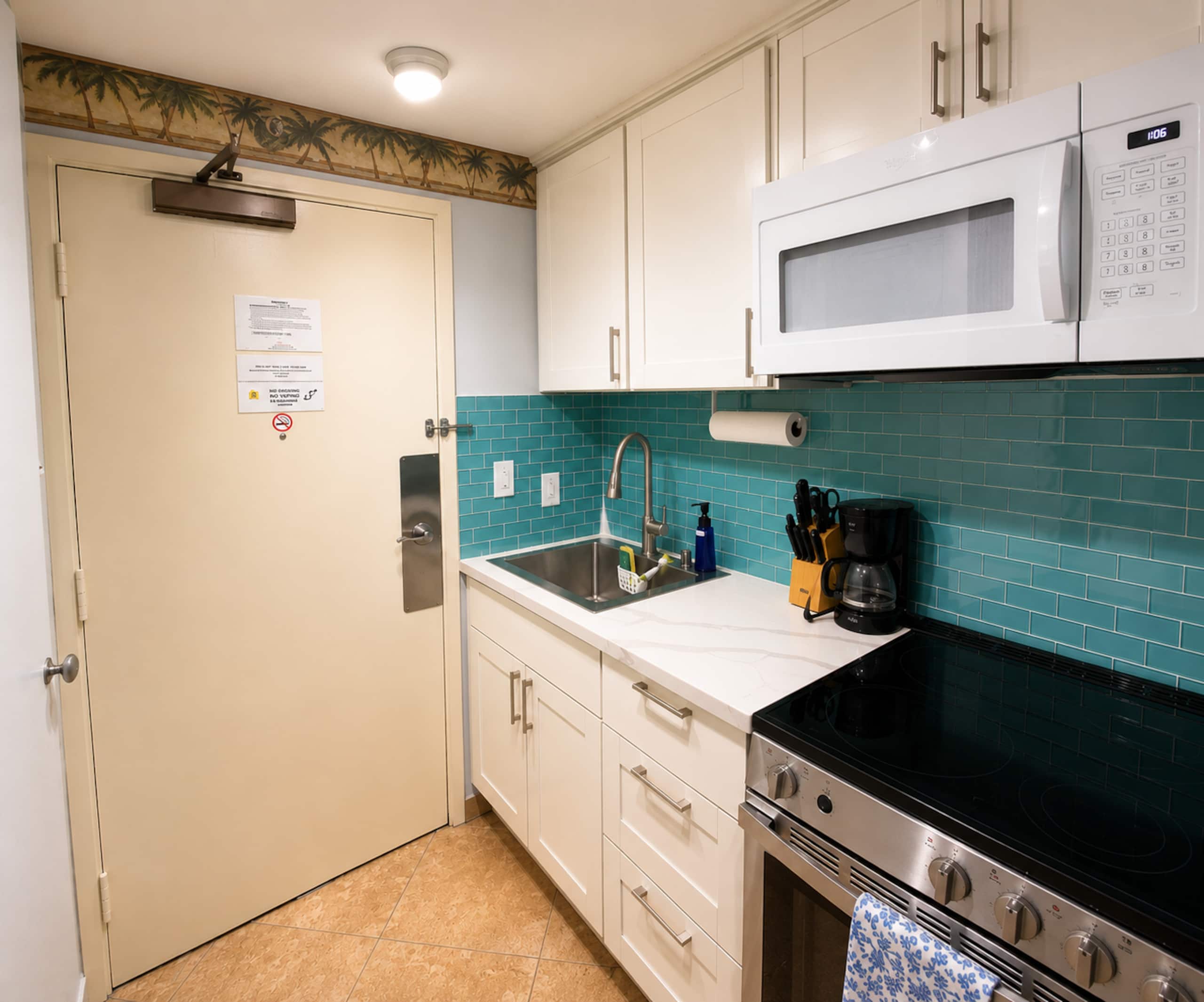 Condo in Honolulu · ★4.87 · 1 bedroom · 2 beds · 1 private bath - Image 11