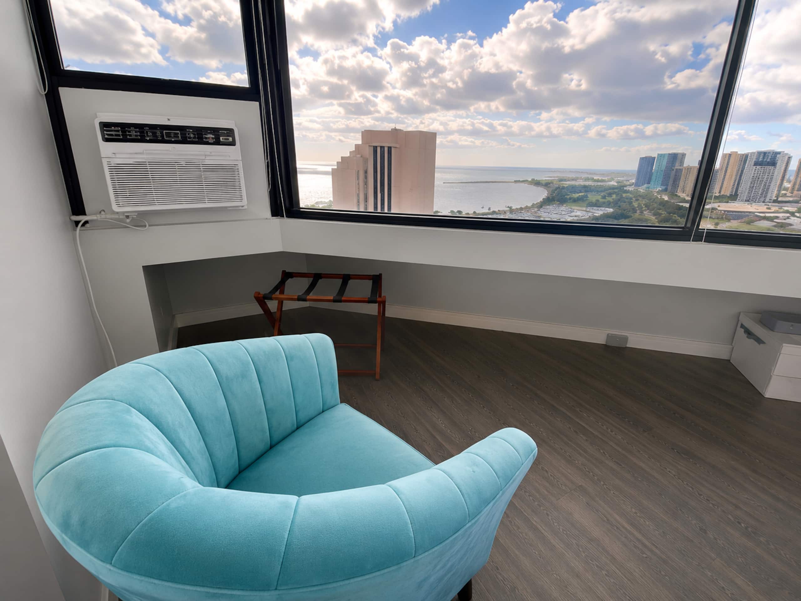Condo in Honolulu · ★4.87 · 1 bedroom · 2 beds · 1 private bath - Image 17