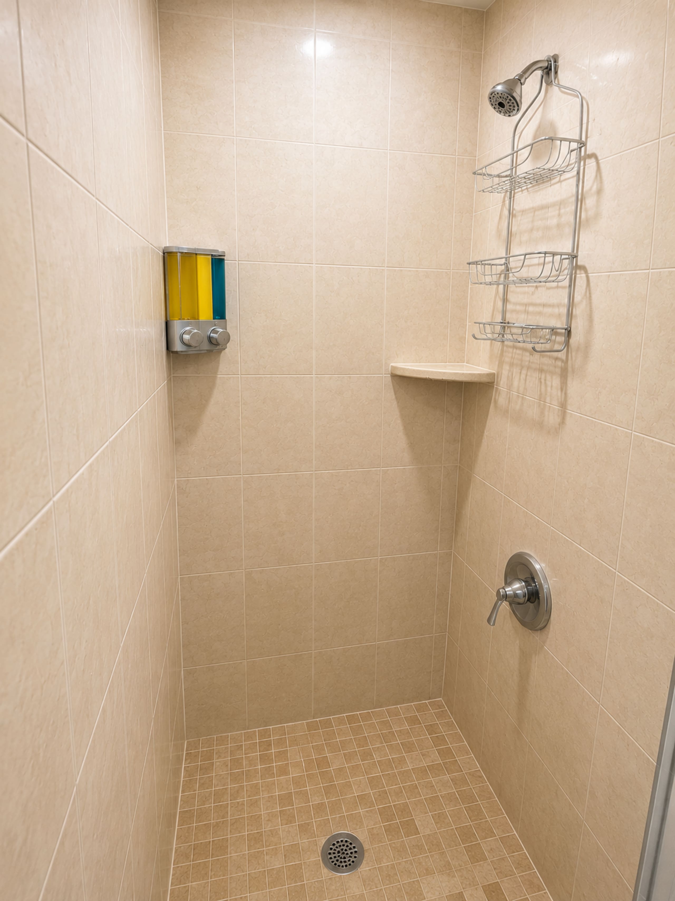 Condo in Honolulu · ★4.87 · 1 bedroom · 2 beds · 1 private bath - Image 15