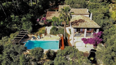 Quiet villa near Hyères heated pool