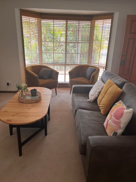 Walk in, walk out! Under 30 mins to Canberra CBD!