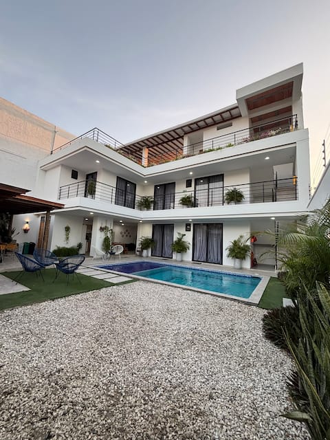 Beautiful Milagro cabin with a swimming pool and close to the sea