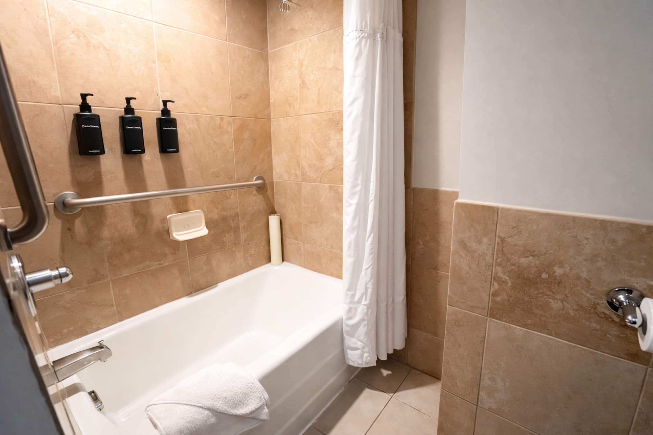 Newly Renovated, Light Filled Studio w/ King Bed - Image 12