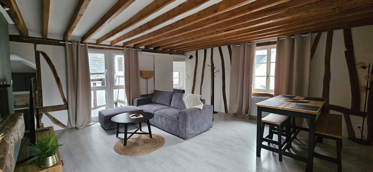 Popular Airbnb listing: Authentically Rouen! Downtown Train station 3 minutes away in Rouen
