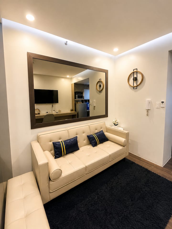 Luxury Condo | Makati Skyline + Netflix + Pool - Makati