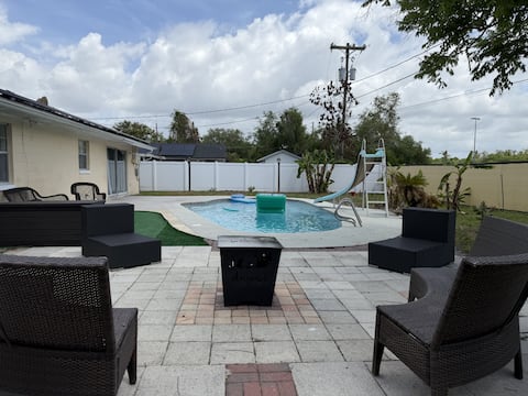 Anysel Pool house