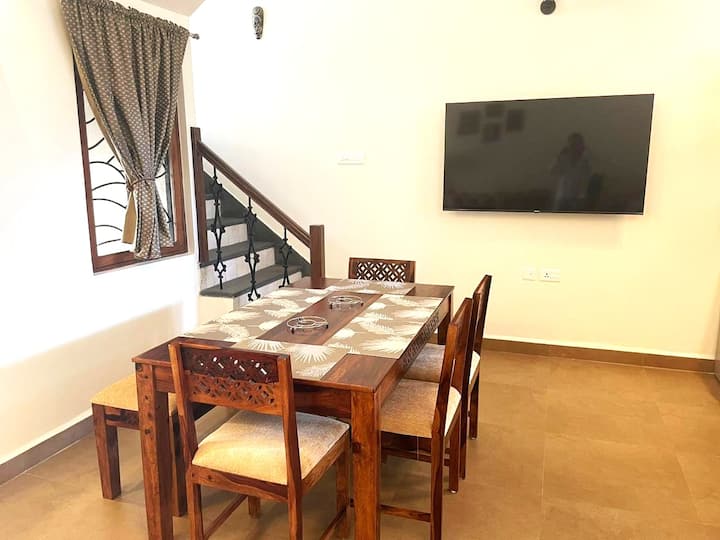 Dining area image 4