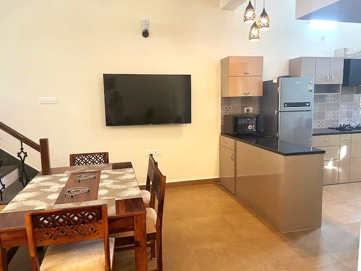 Dining area image 5