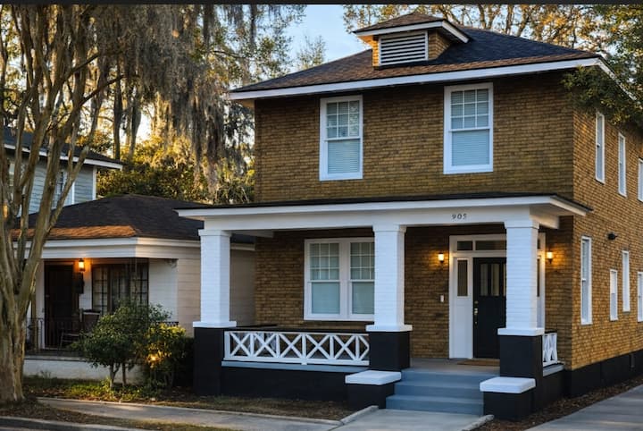 4br Home | Sleeps 8 | Private Backyard - Savannah, GA