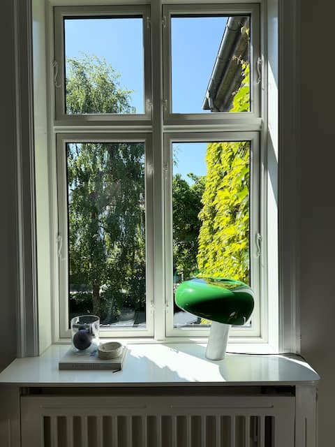 Top Airbnb: Charming Villa Apartment with Balcony in Valby