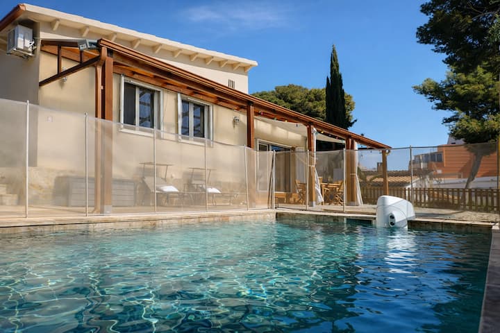 Urban Oasis Near Park Güell • Pool & Terrace - Barcelona