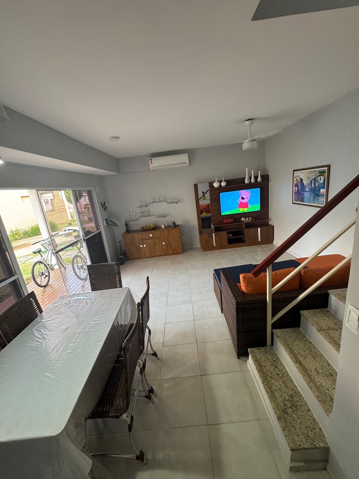 Top Airbnb: Sahy Beach House – 3 Floors with Resort Infrastructure in Mangaratiba