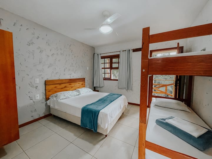 4 apartmana s bračnim krevetom, krevetom na kat i balkonom 