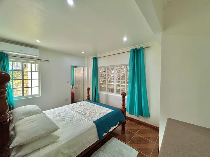 Queen size bed with Air-condition and closet space 