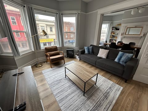 Popular Airbnb listing: Chic flat on Nob Hill/Chinatown in Nob Hill