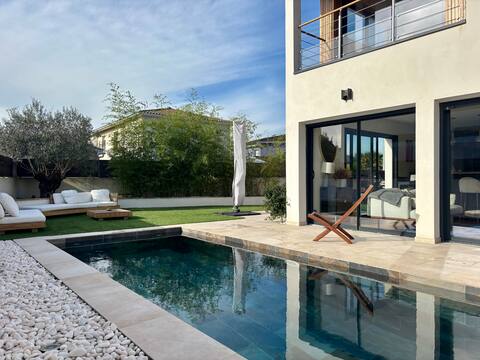 Cozy villa with pool